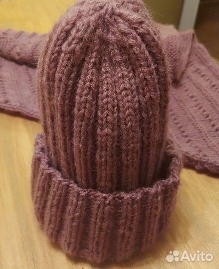 Вязаная шапка с подворотом. Ручная работа