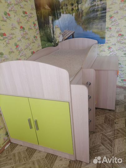 Кровать чердак со столом бу