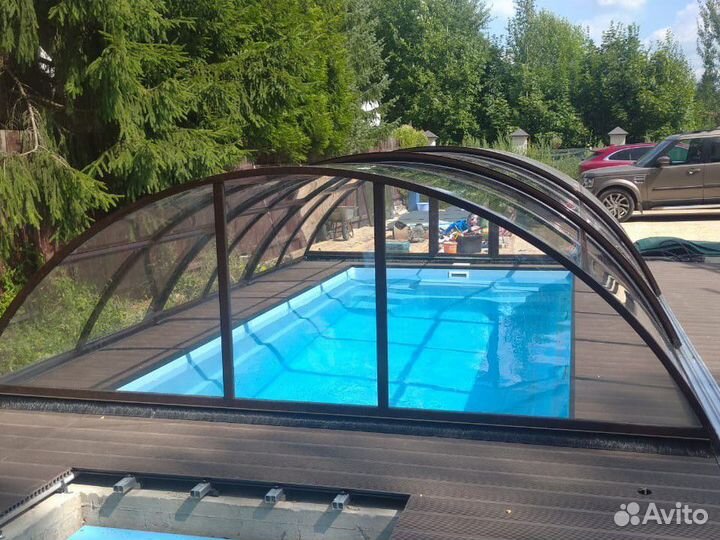 Бассейн с павильоном