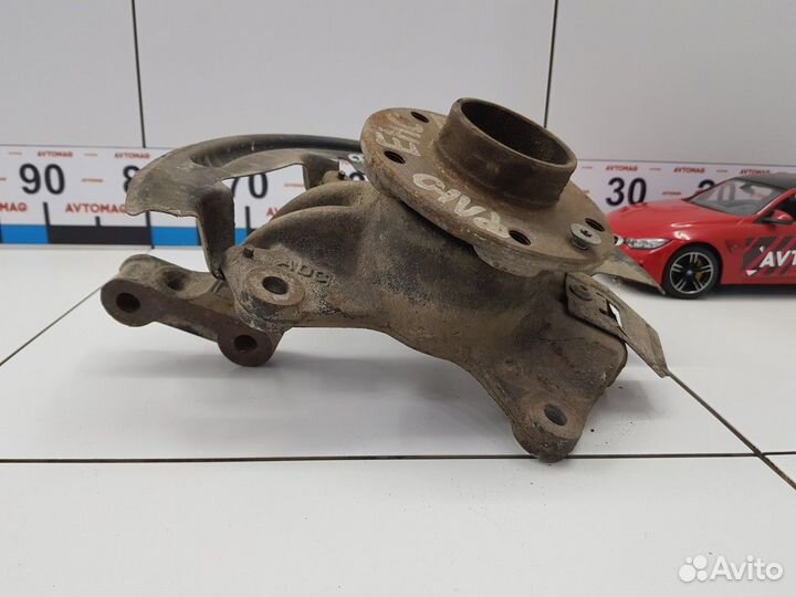 Кулак поворотный передний левый