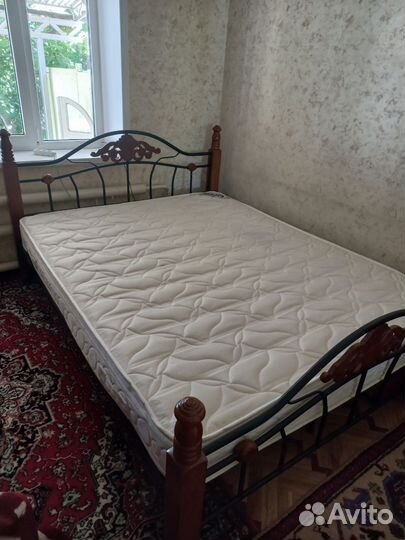Кровать с матрасом