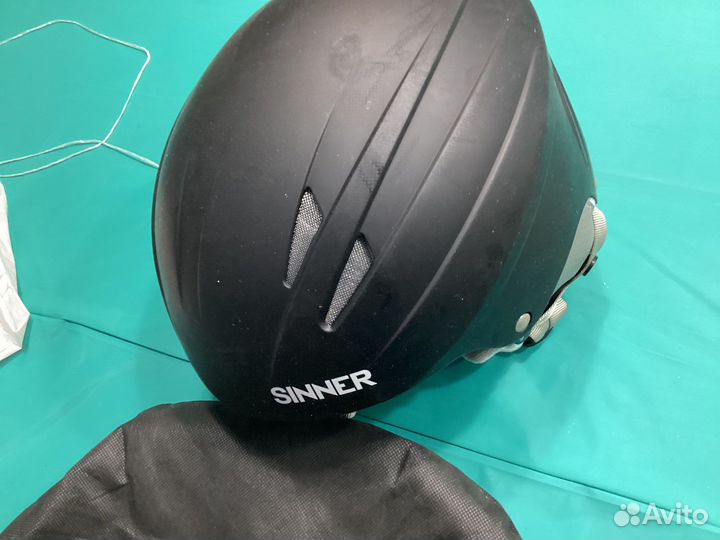 Защитный шлем для лыжника Sinner Titan