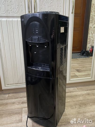 Кулер для воды с шкафчиком