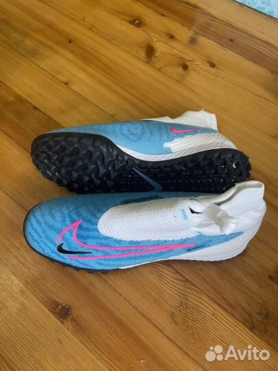 Футбольные шиповки