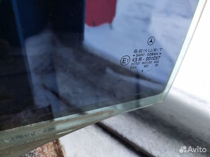 Стекло задней двери Mercedes-Benz W202