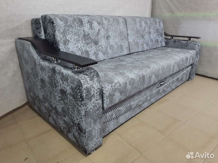 Диван на металлокаркасе