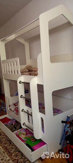 Двухъярусная кровать