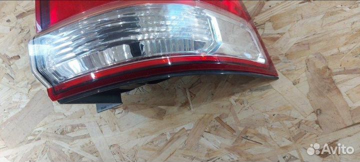 Фонарь задний правый Toyota Land Cruiser 200