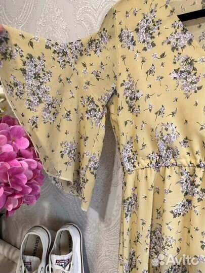 Летнее платье в цветочек миди 44