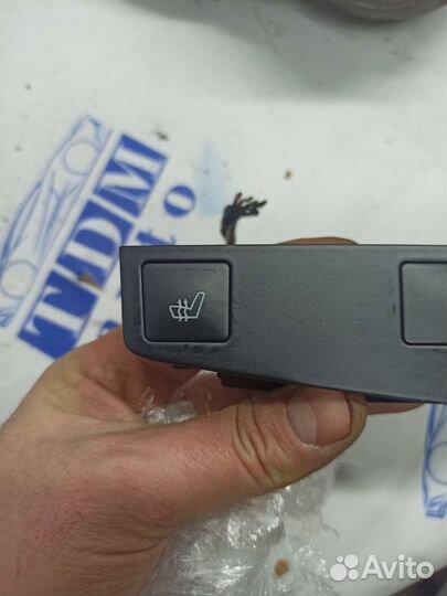 Кнопки подогрева сидений Mercedes C-class w204