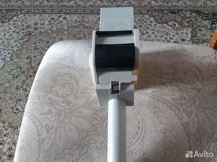 Диспенсер для скотча