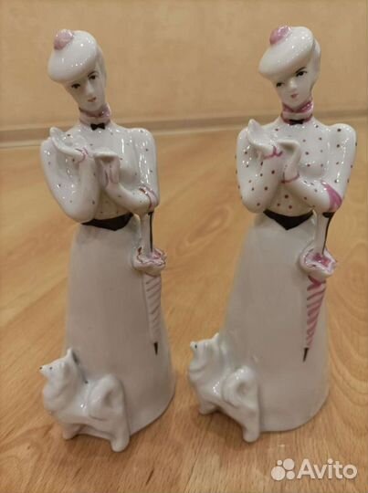 Статуэтка фарфоровая Дама с собачкой