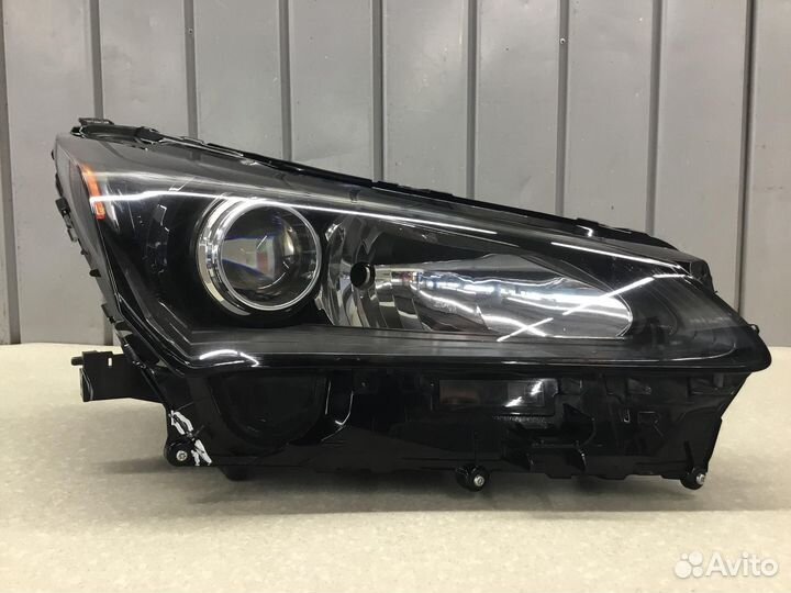 Фара правая Lexus NX 200 300H 2014