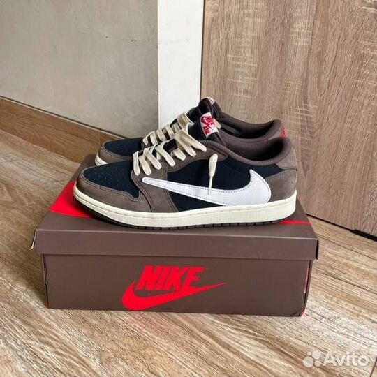 Nike air jordan 1 travis scott