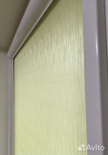 Рулонные шторы в коробе и с направляющими E1529