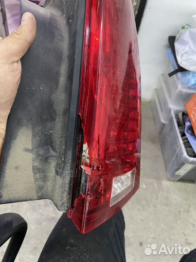 Cadillac cts 2 фонарь правый б/у битый