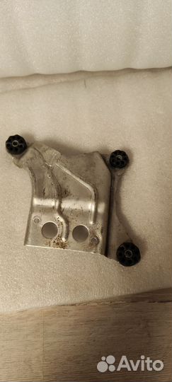 Крепление блока abs Bmw 5 G30 6861631