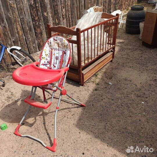 Детская кроватка и стульчик
