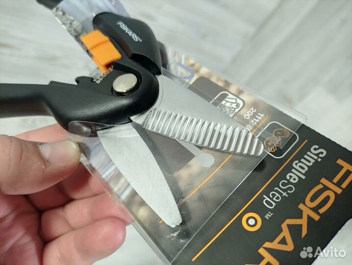 Универсальные ножницы SingleStep SP28 Fiskars