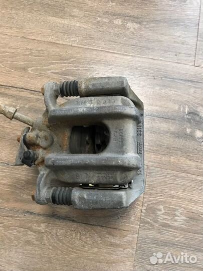 Суппорт тормозной задний правый Bmw 528I F10