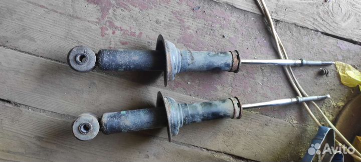 Стойки амортизатора задние Mitsubishi Outlander 3