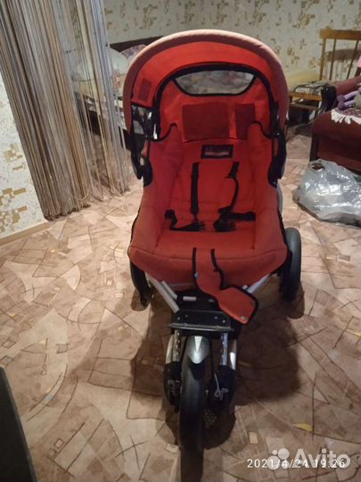 Коляска quinny