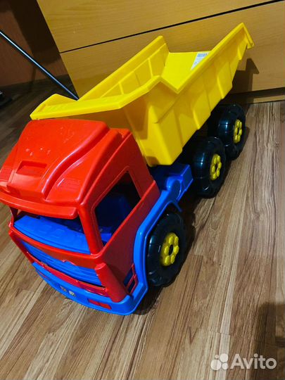 Игрушка грузовик