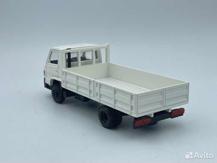 Mercedes-Benz - 700 Pick-up en Blanc de, 1:43, NZG