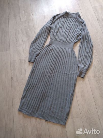 Платье фирменное 42