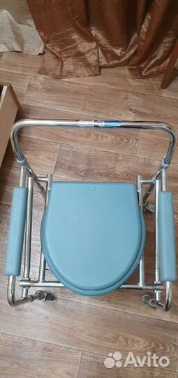 Кресло туалет Стул с санитарным оснащ с колесами