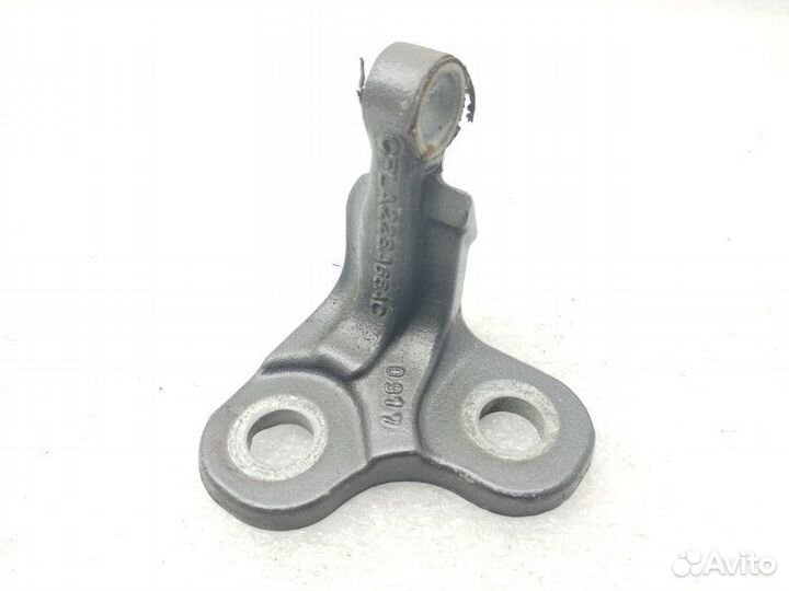 Петля двери передняя правая Land Rover Discovery 5