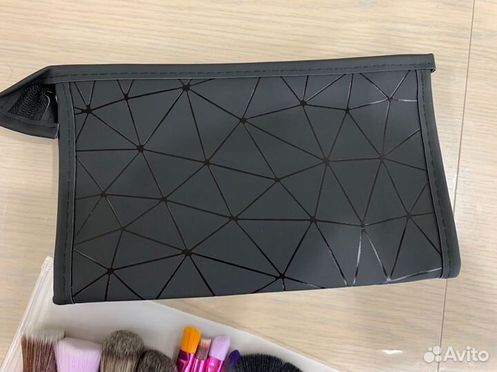 Кисти для макияжа с косметичкой