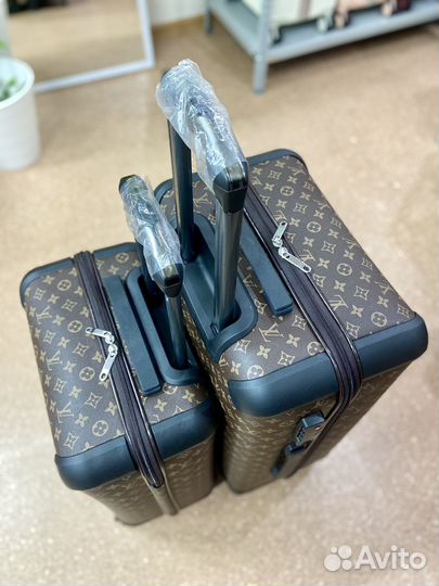 Чемодан на колесах Louis Vuitton, размер S