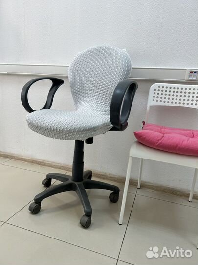 Компьютерное кресло.Стул на колесиках
