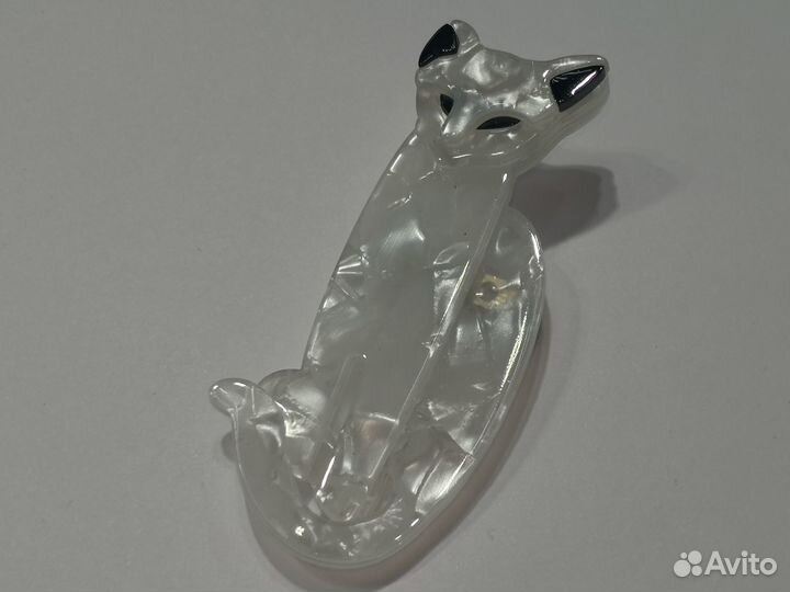 Брошь пластик лиса белая