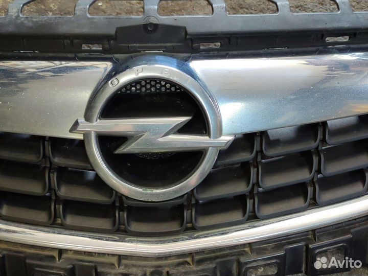 Решётка радиатора opel astra j