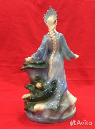 Статуэтка фарфоровая. Каменный цветок. СССР