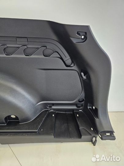 Обшивка багажника правая Toyota Rav4 40
