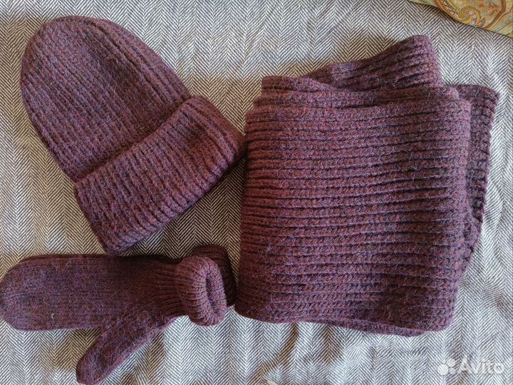 Комплект шапка, варежки и шарф