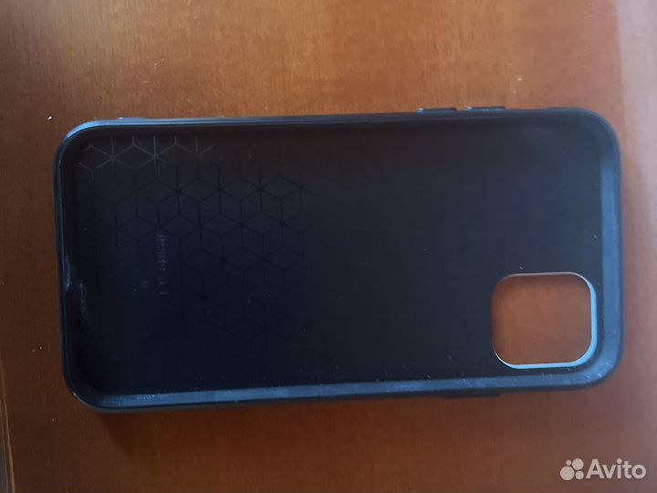 Чехлы на iPhone 11