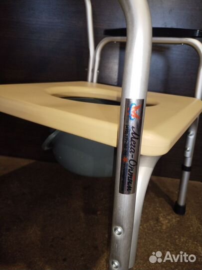 Стул-кресло, горшок для инвалидов