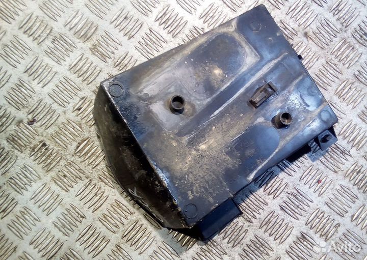 Крепление аккумулятора