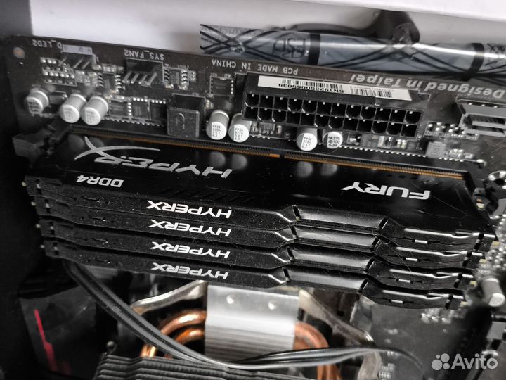 Материнская плата с процессором и памятью