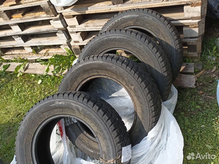 Kumho I'Zen KW22 215/65 R16