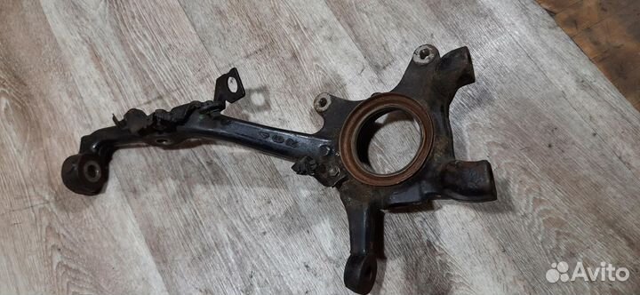 Б/У Б/У Кулак поворотный R G7 toyota Hilux