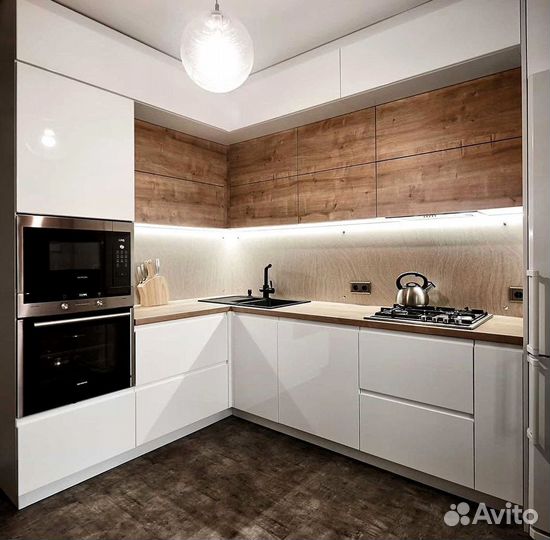 Угловая в потолок кухня на заказ