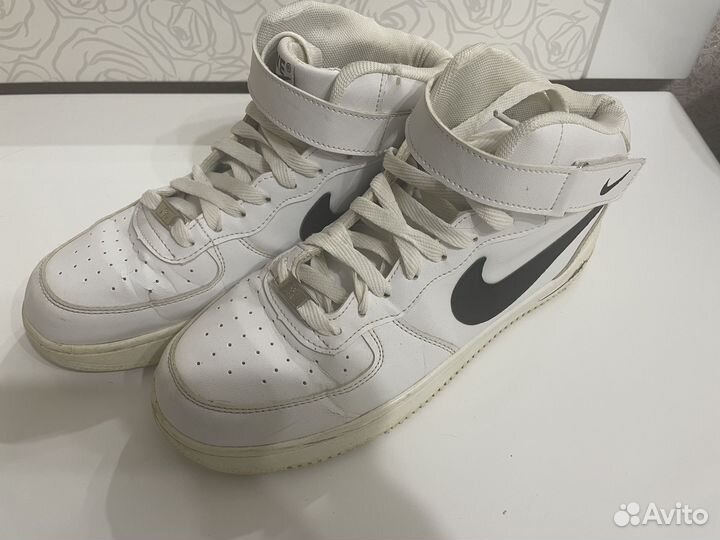 Продаю кроссовки