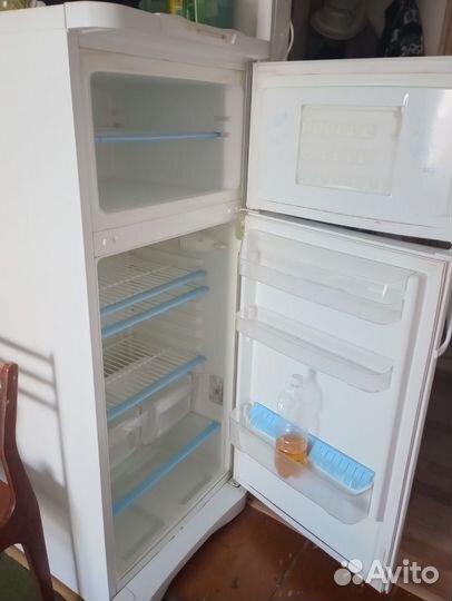 Холодильник бу indesit