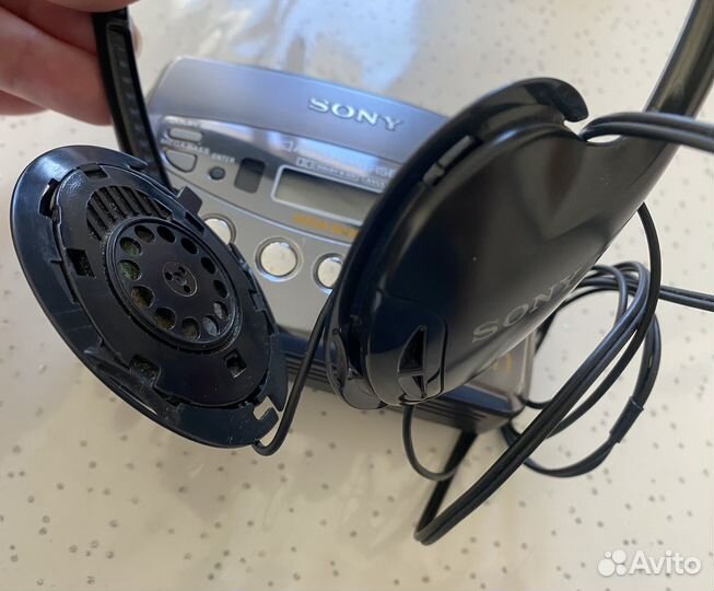 Плеер Sony Walkman + наушники + чехол