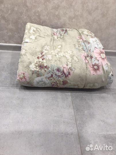 Одеяло синтепон 200 см на 140 см, подушки